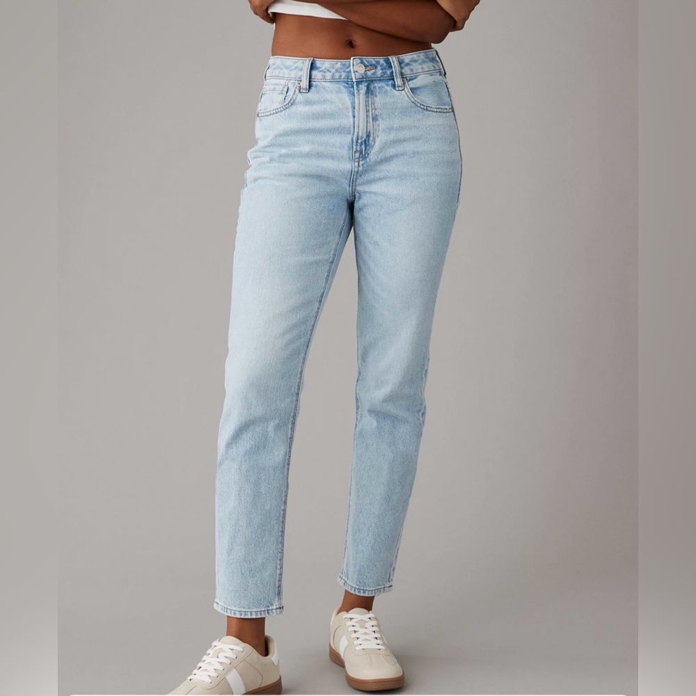 New AE Strigid Mom Jeans